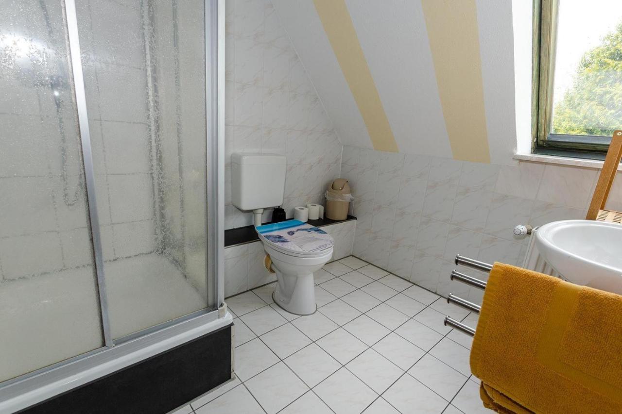 3-R-Ferienwohnung-Fuer-4-Personen-In-Schaprode-Auf-Ruegen-Zi3 Luaran gambar